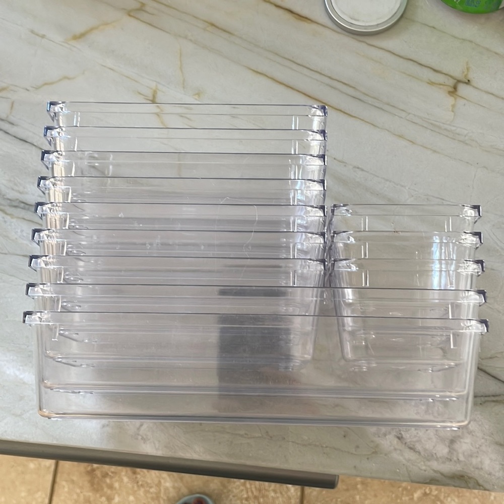 Organizational plastic trays